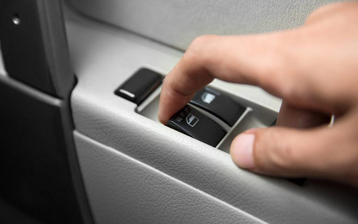 When did Power Windows First Appear? How do they Work?