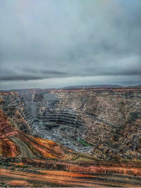 Key Differences Between Open-cut and Underground Mining