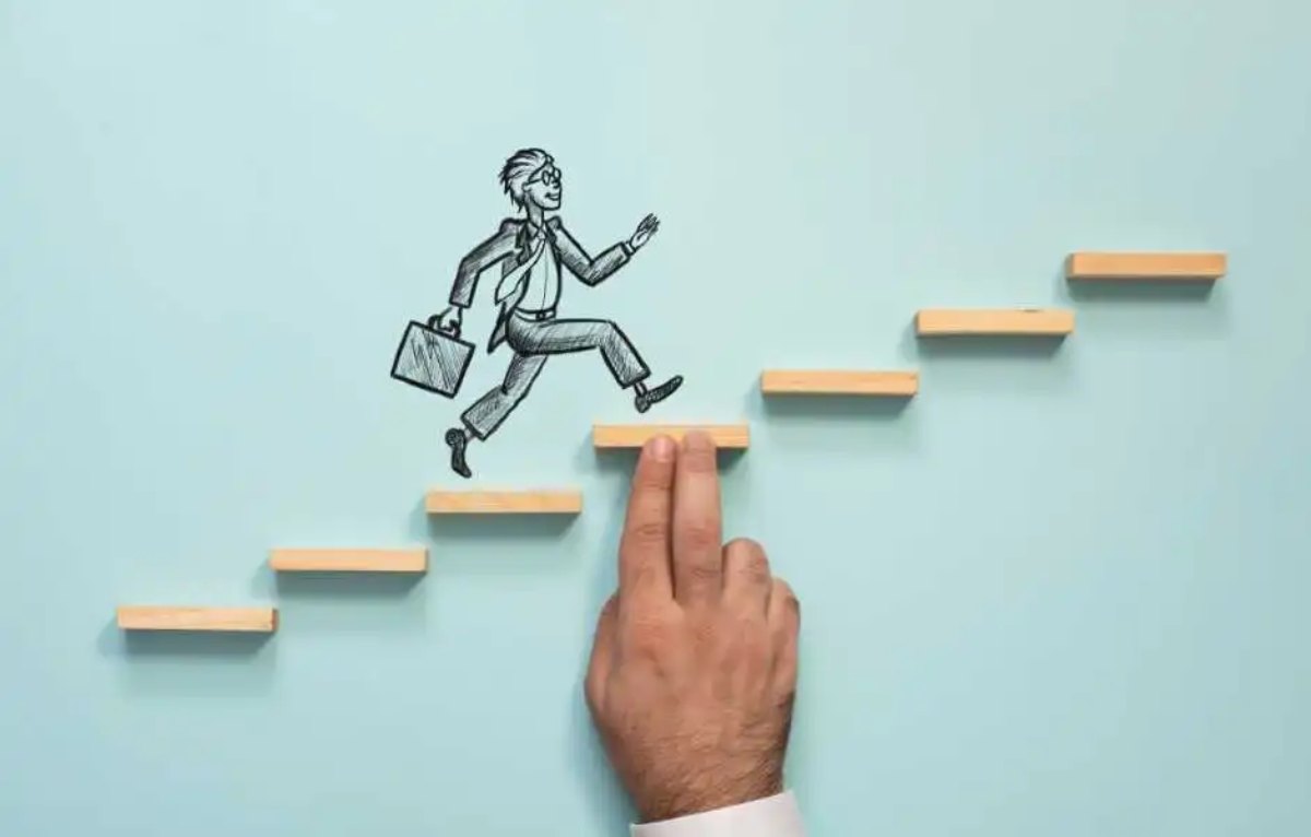 how can short term goals best lead towards accomplishing long term career goals?