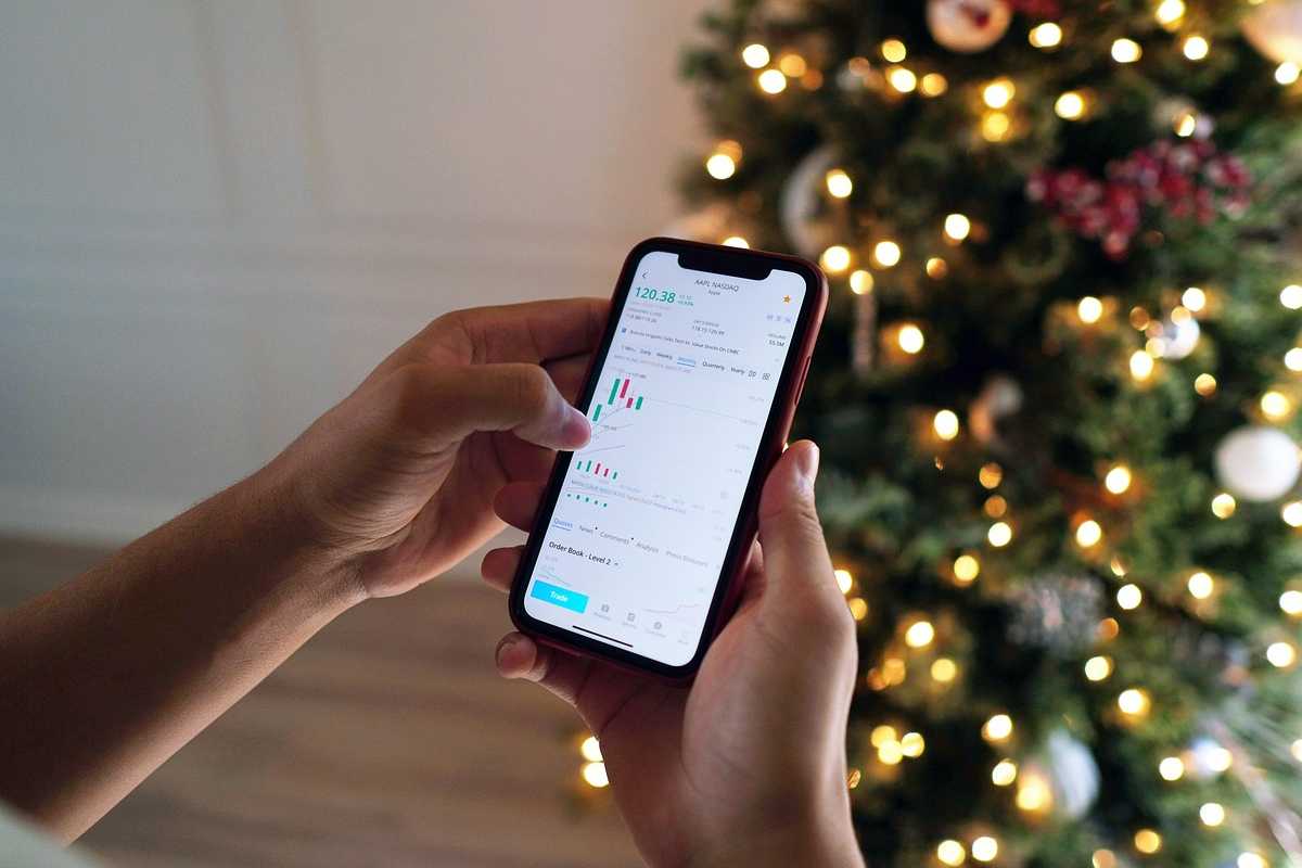 What UAE Traders Should Know Before Opening an Account